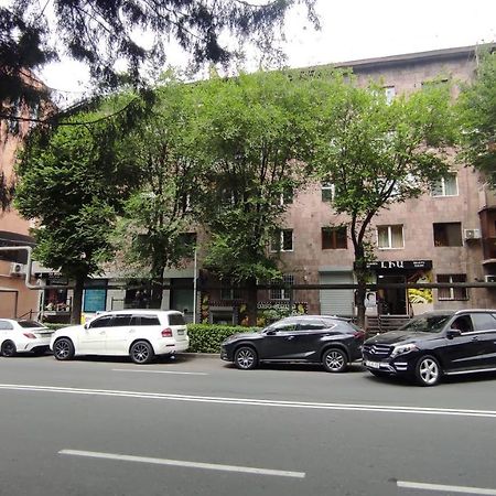 Studio On Papazyan 12 Yerevan Exterior photo