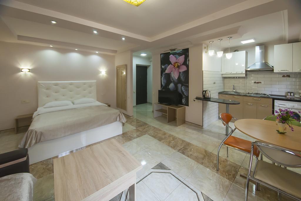 Studio On Papazyan 12 Yerevan Exterior photo